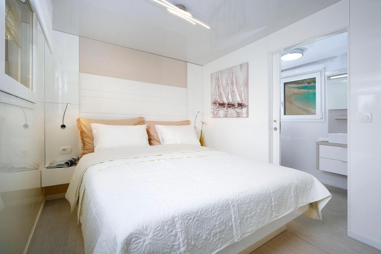 Glamping Tents And Mobile Homes Trasorka Veli Lošinj Buitenkant foto