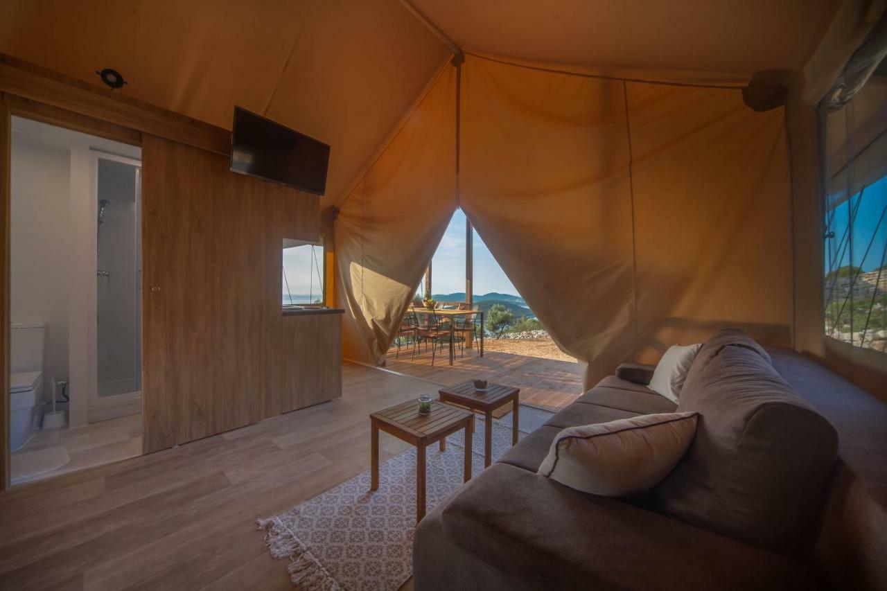 Glamping Tents And Mobile Homes Trasorka Veli Lošinj Buitenkant foto
