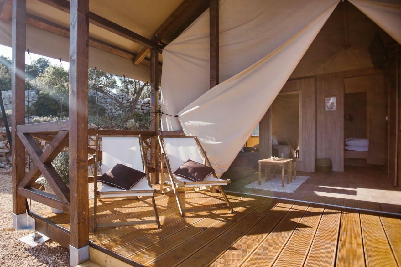 Glamping Tents And Mobile Homes Trasorka Veli Lošinj Buitenkant foto