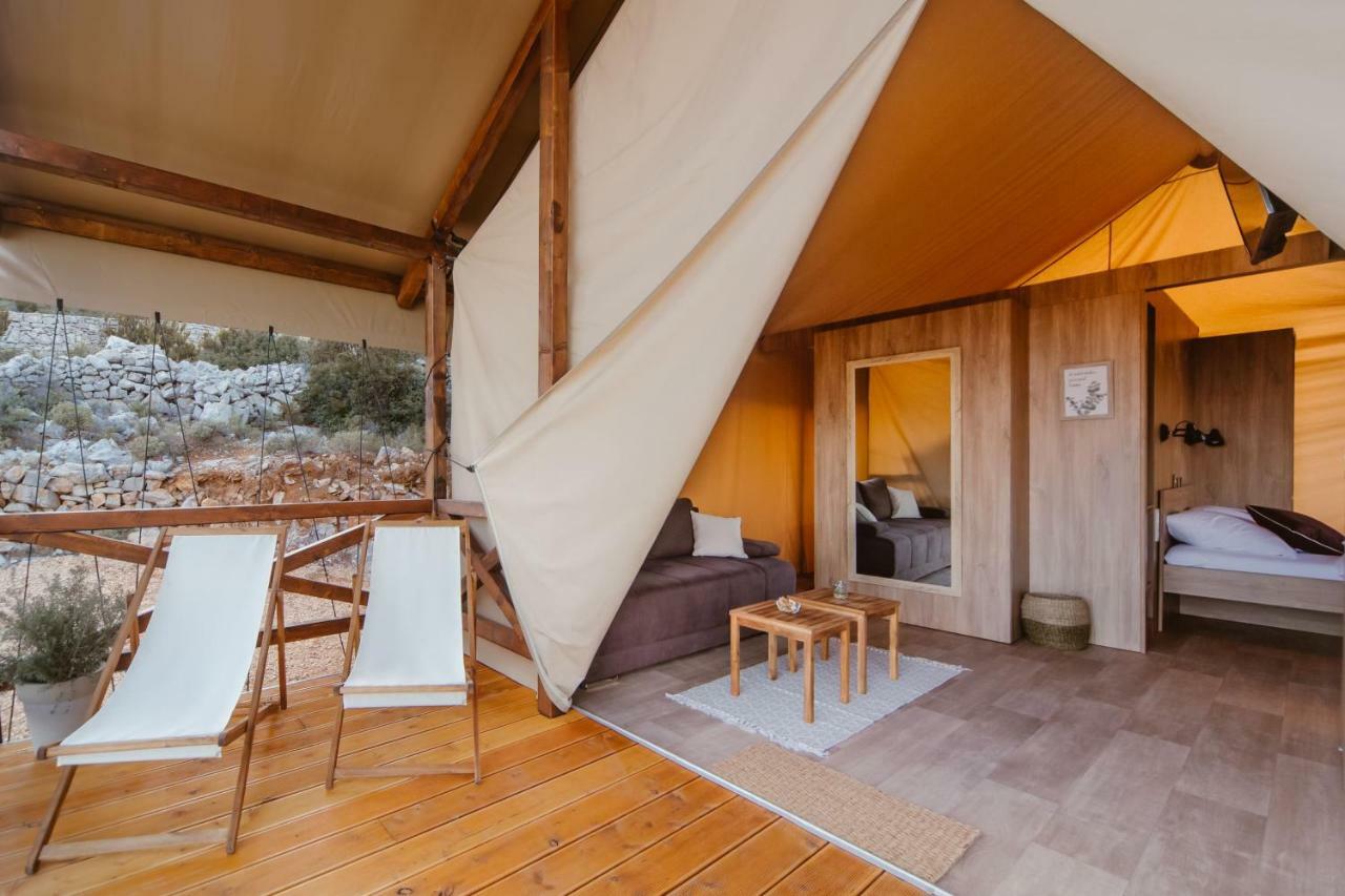 Glamping Tents And Mobile Homes Trasorka Veli Lošinj Buitenkant foto