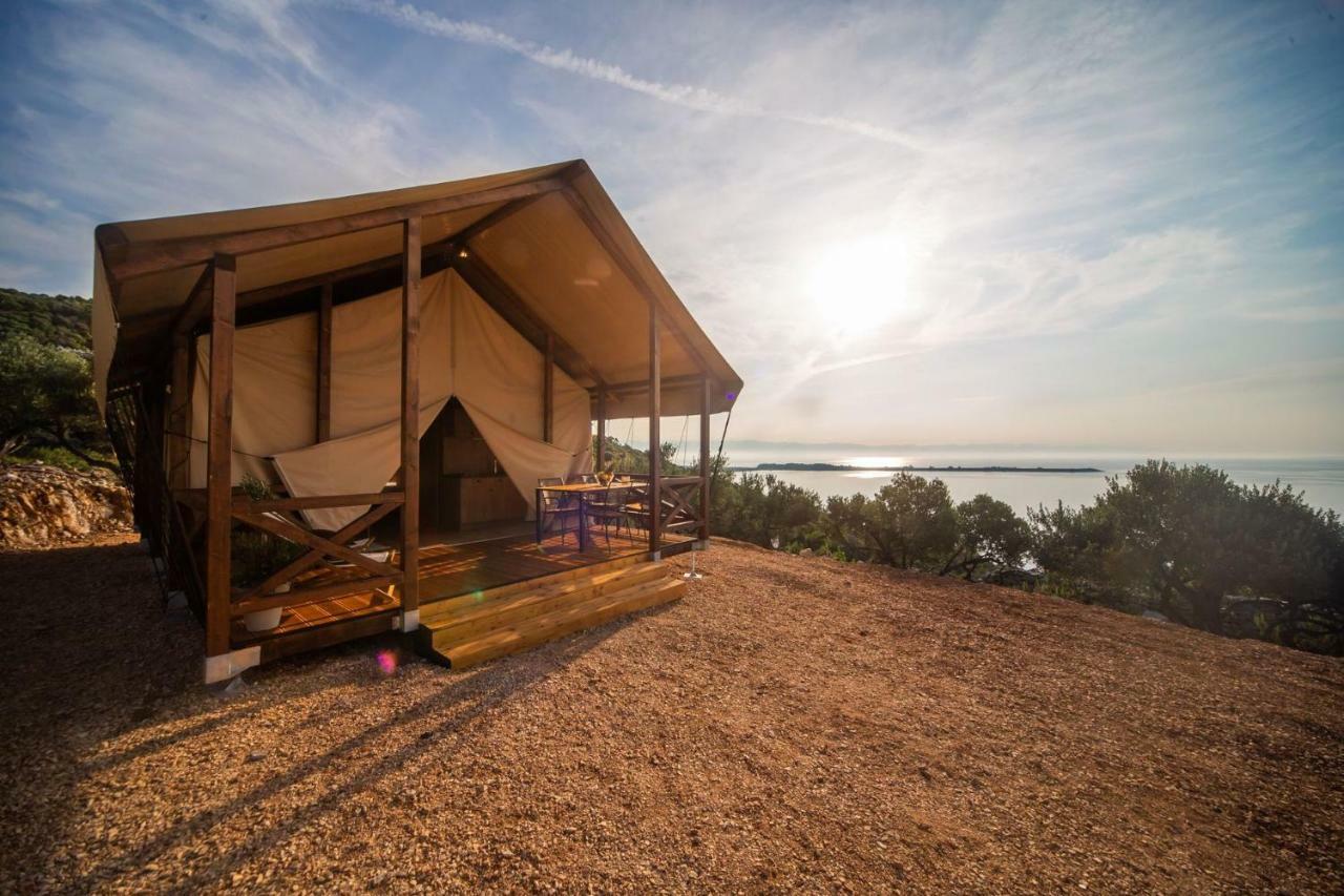 Glamping Tents And Mobile Homes Trasorka Veli Lošinj Buitenkant foto