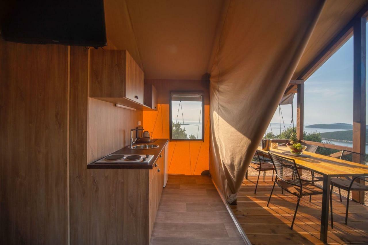 Glamping Tents And Mobile Homes Trasorka Veli Lošinj Buitenkant foto